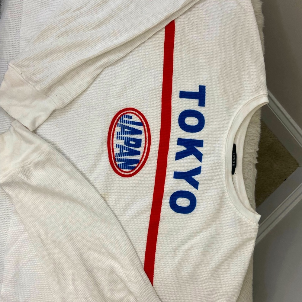 WHITE TOKYO LONG SLEEVE CROP TOP 💙